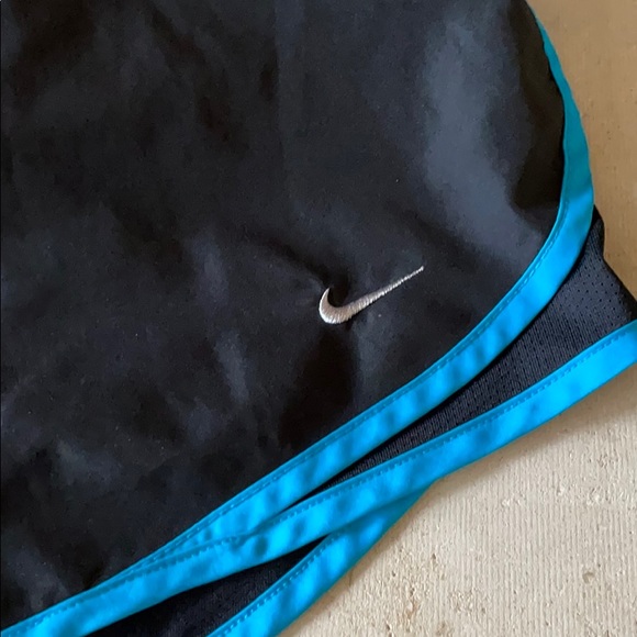 Athletic shorts - Picture 2 of 5